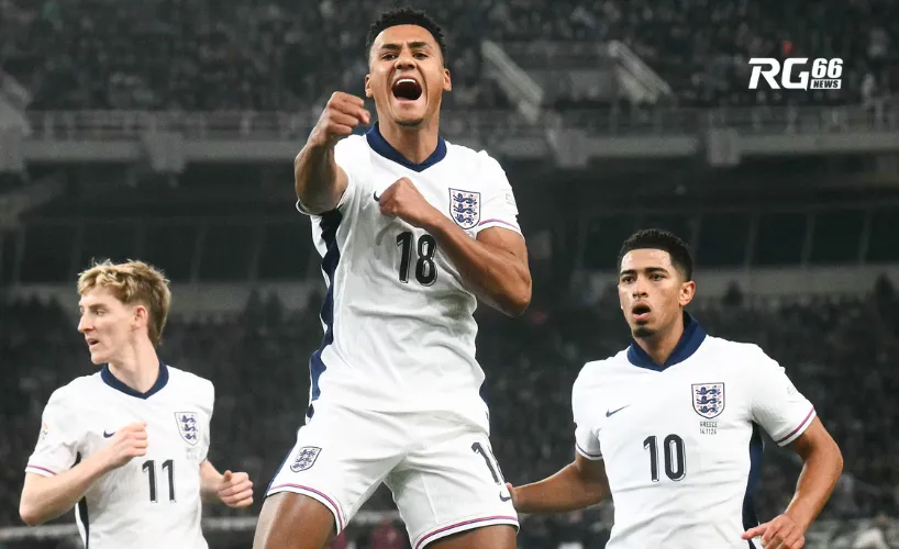 Ollie Watkins ăn mừng bàn thắng sớm sau khi được đá chính thay Harry Kane.