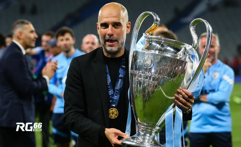 Pep Guardiola nâng cúp vô địch Champions League