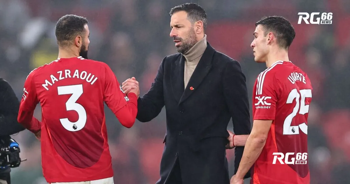 Van Nistelrooy chia tay MU, hé lộ khả năng trở về