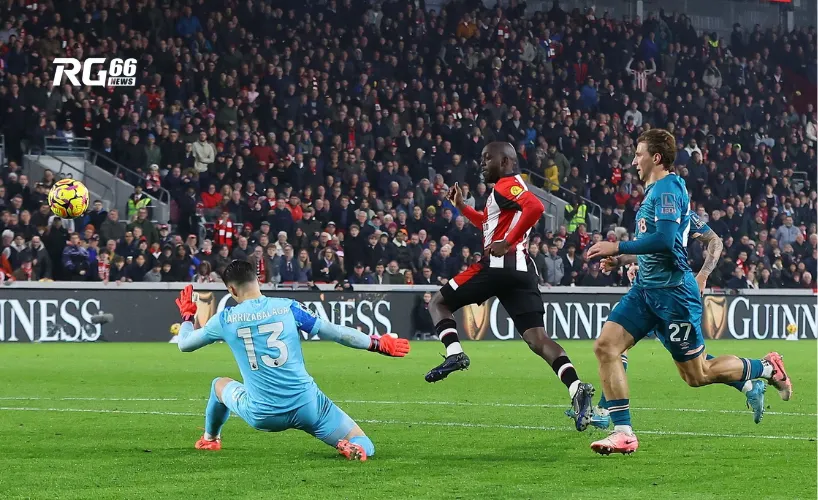 Yoane Wissa chích bóng qua Kepa, ghi bàn thứ ba cho Brentford trước Bournemouth