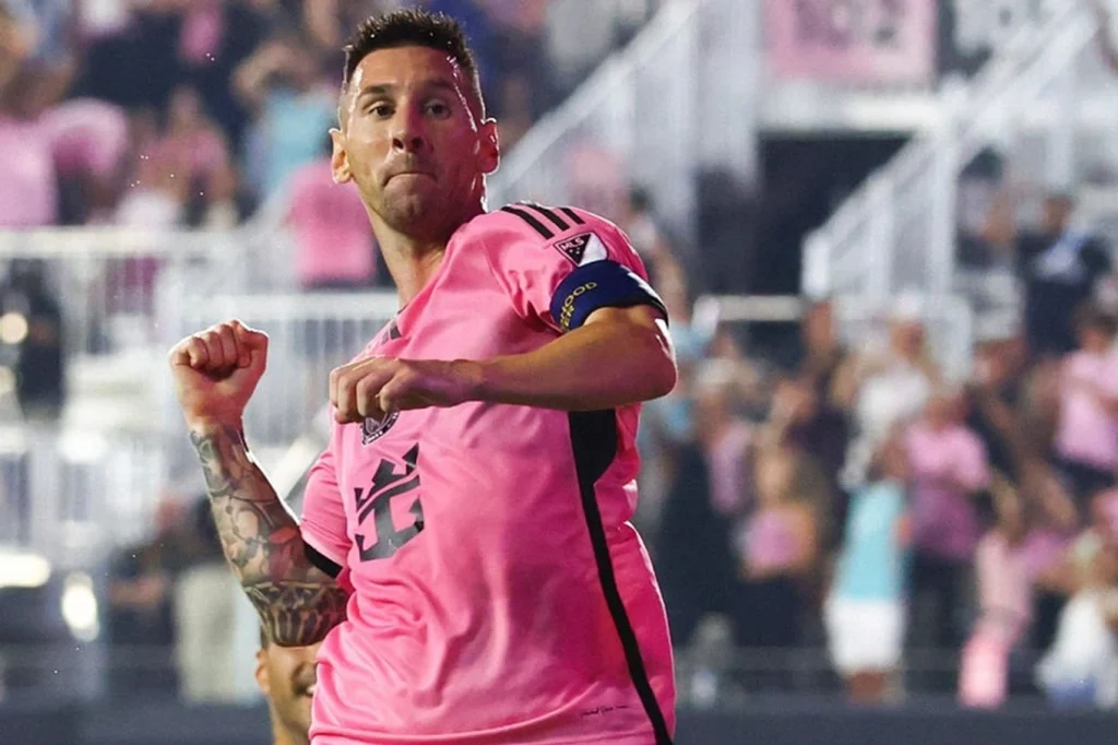 Messi lập cú đúp sau sau khi nghỉ hai tháng vì chấn thương