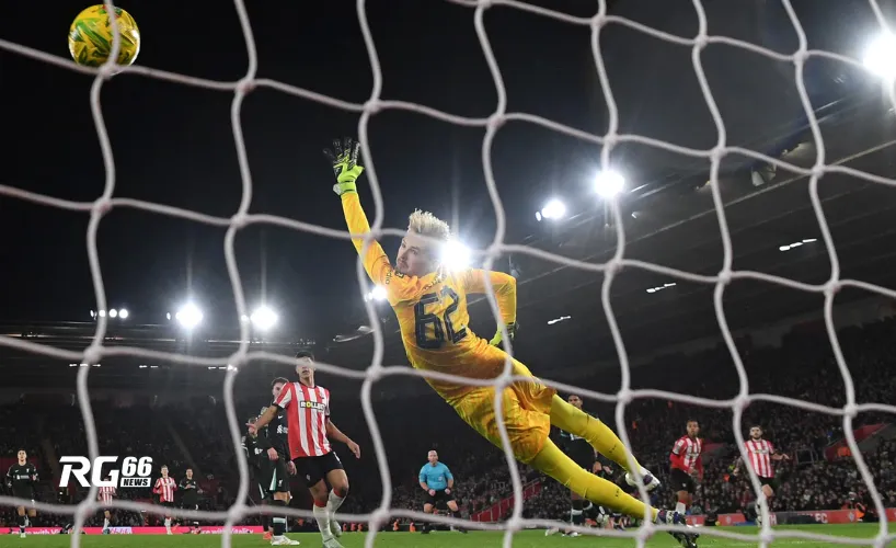 Cú sút của Cameron Archer giúp Southampton rút ngắn tỷ số