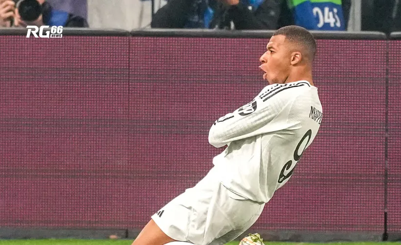 Kylian Mbappé ăn mừng sau khi ghi bàn mở tỉ số cho Real Madrid