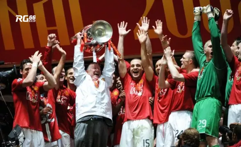 Sir Alex Ferguson và Man Utd nâng cúp Champions League 2008