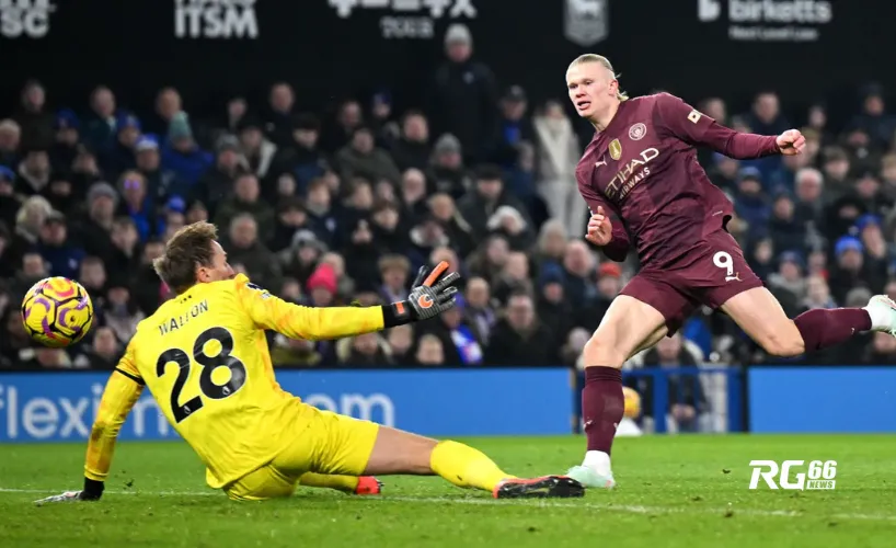 Haaland ghi bàn trong trận huỷ diệt Ipswich của Man City