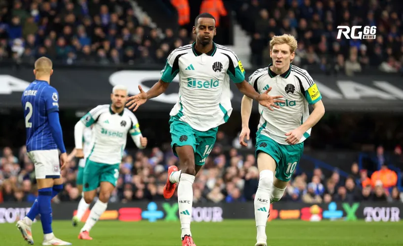 Isak lập hat-trick tại chiến thắng 4-0 trước Ipswich Town