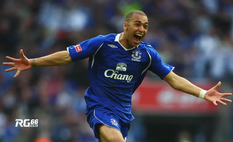 James Vaughan ghi bàn với lưới Crystal Palace lúc 16 tuổi 270 ngày