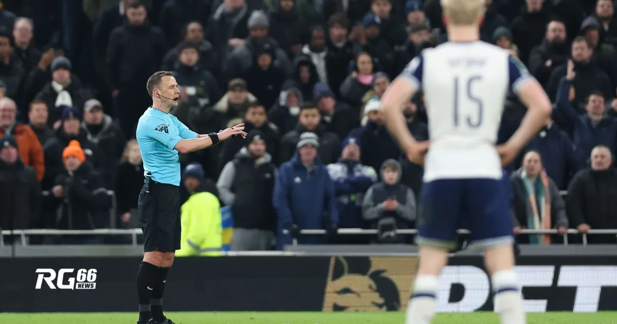 Lịch sử bóng đá Anh: Trọng tài công bố quyết định VAR ở Carabao Cup