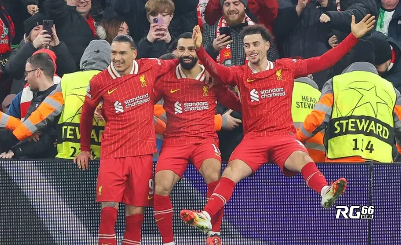 Salah và đồng đội ăn mừng chiến thắng của Liverpool