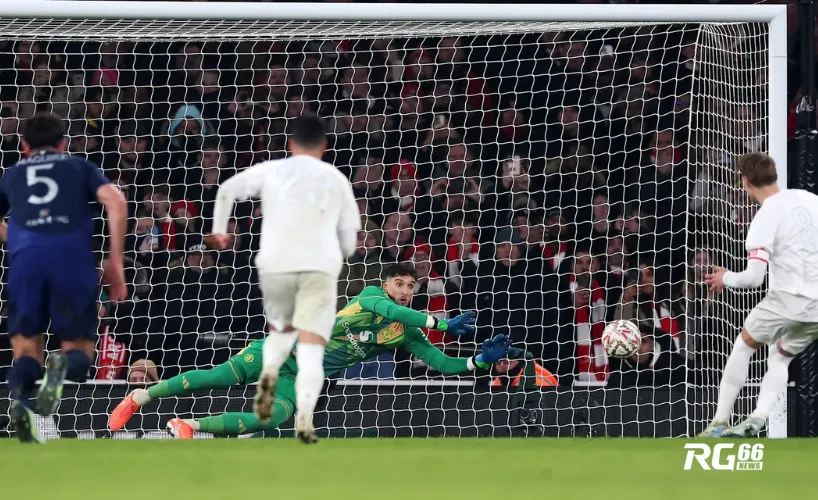 Man Utd thắng Arsenal trên loạt luân lưu kịch tính