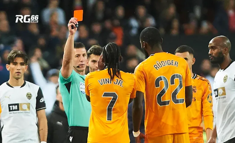 Vinicius nhận thẻ đỏ trong trận đấu với Valencia