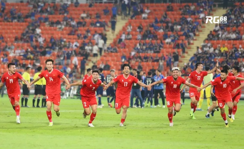 cầu thủ việt nam ăn mừng vô địch