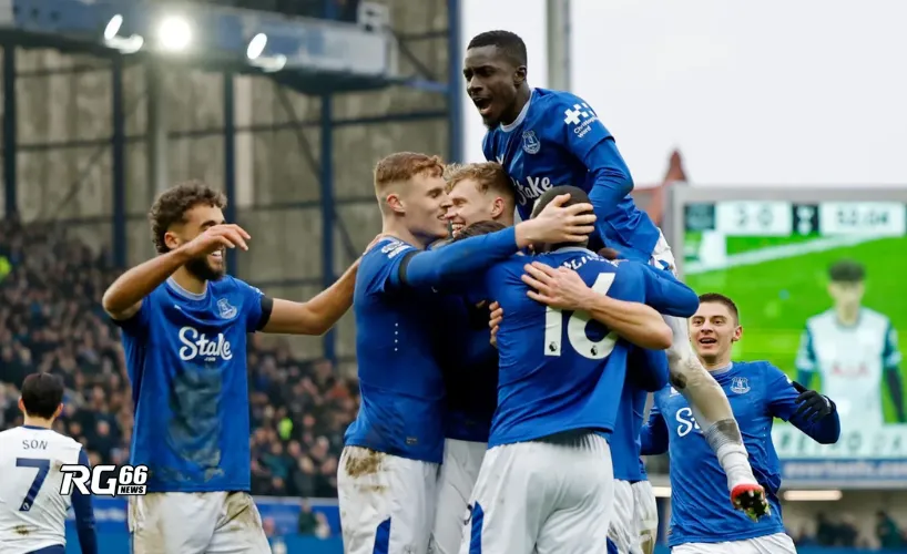 Everton tìm thấy sự cân bằng giữa phòng ngự và tấn công trong lối chơi