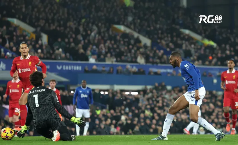 Beto ghi bàn mở tỷ số cho Everton