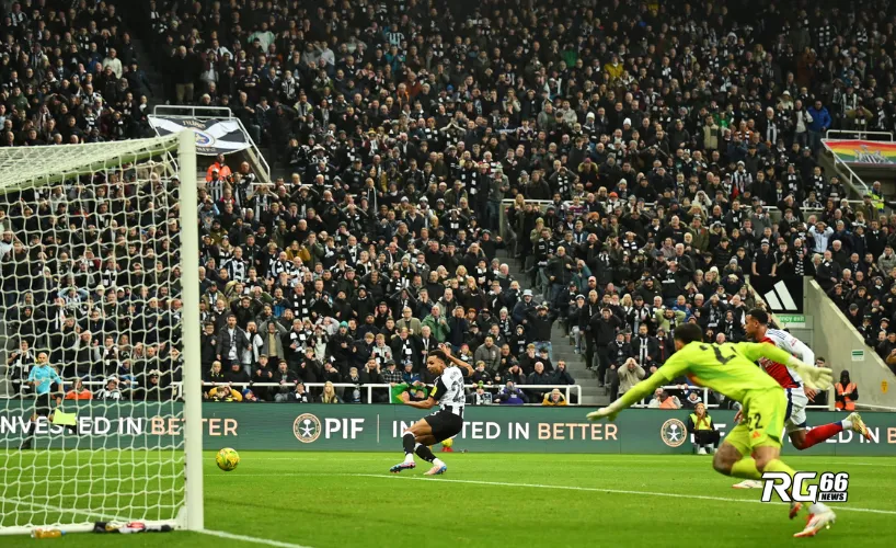 Jacob Murphy ghi bàn mở tỷ số