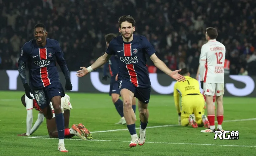 Kvaratskhelia ghi bàn đầu tiên cho PSG