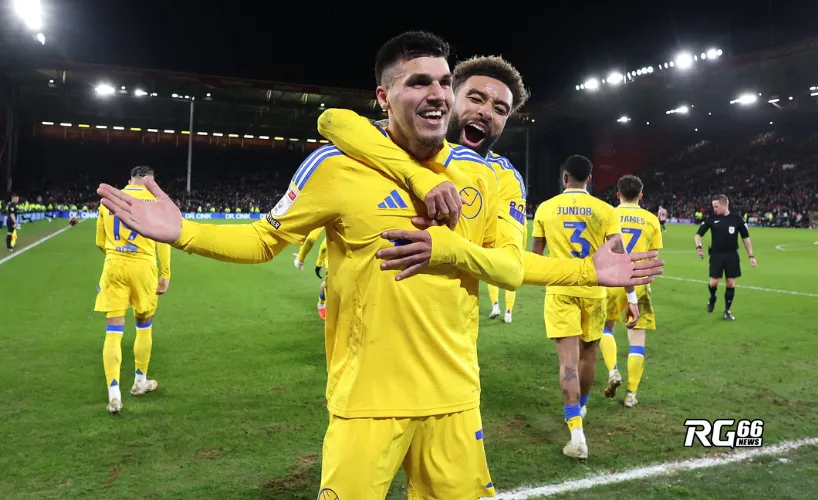 Leeds ăn mừng chiến thắng
