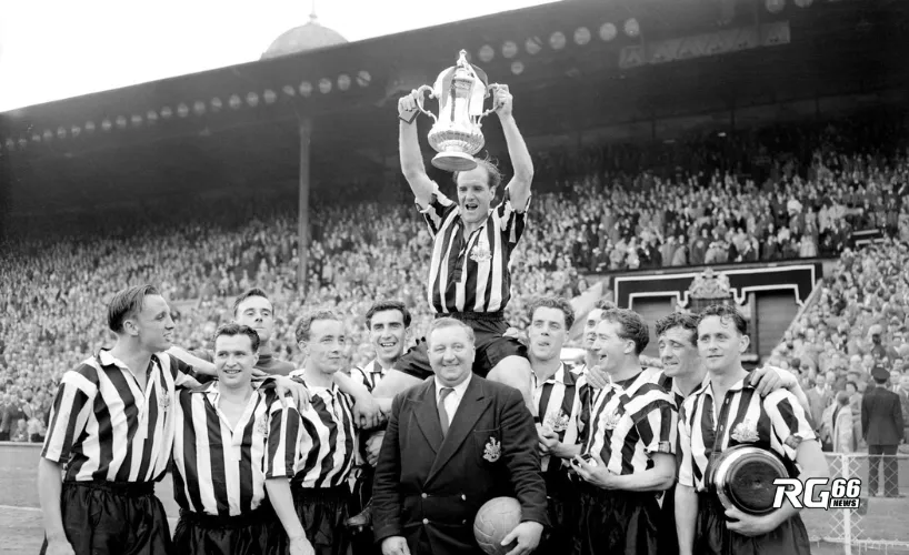 Newcastle United đăng quang ngai vàng FA Cup năm 1955
