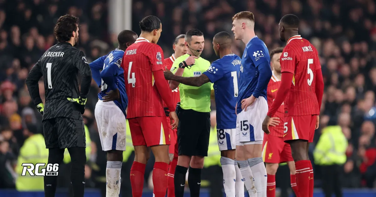 VAR gây tranh cãi, 4 thẻ đỏ và kịch tính ở Derby Merseyside