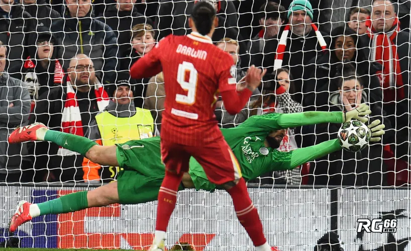 Donnarumma cản phá thành công cú phạt đền của Darwin Núñez