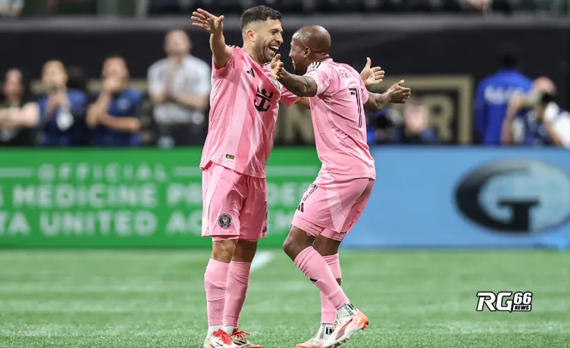 Jordi Alba cùng Fafà Picault ăn mừng sau bàn thắng thứ 2 của Inter Miami
