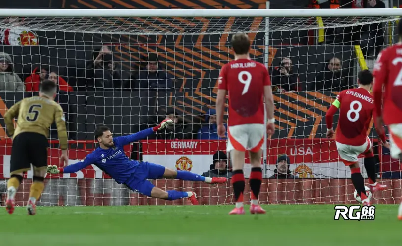 Bruno Fernandes nhẹ nhàng ghi bàn gỡ hoà cho MU