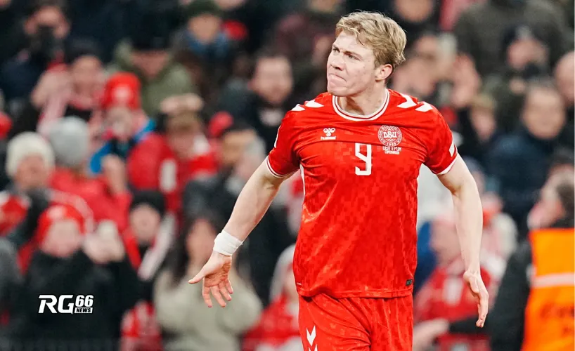 Rasmus Højlund ăn mừng bàn thắng vào lưới Bồ Đào Nha