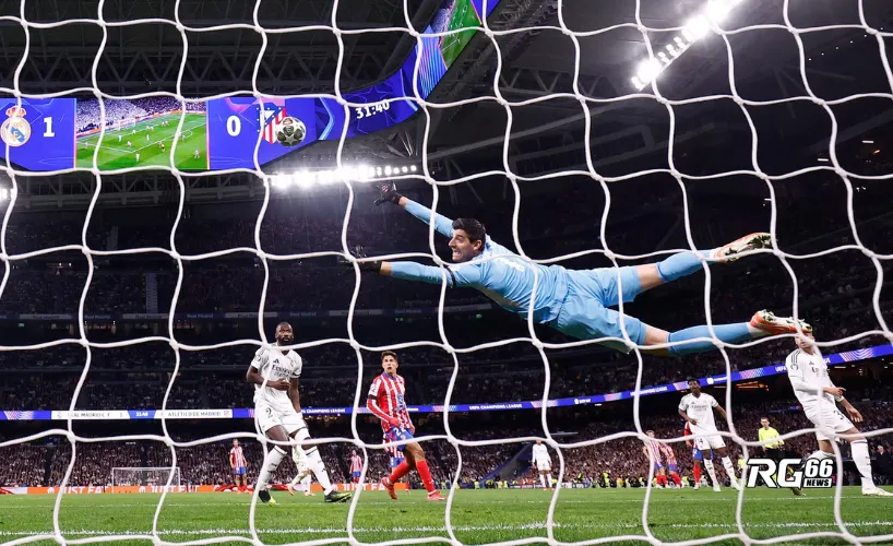 Julian Alvarez ghi bàn cho Atlético với cú sút xa cong