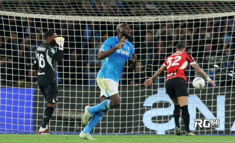 Romelu Lukaku ăn mừng sau khi ghi bàn cho Napoli