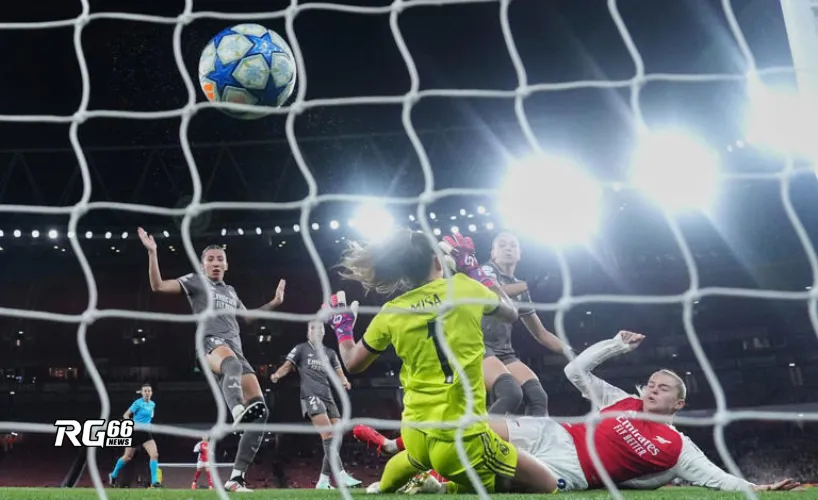 Alessia Russo ghi bàn cho Arsenal nhưng bị Var bắt việt vị