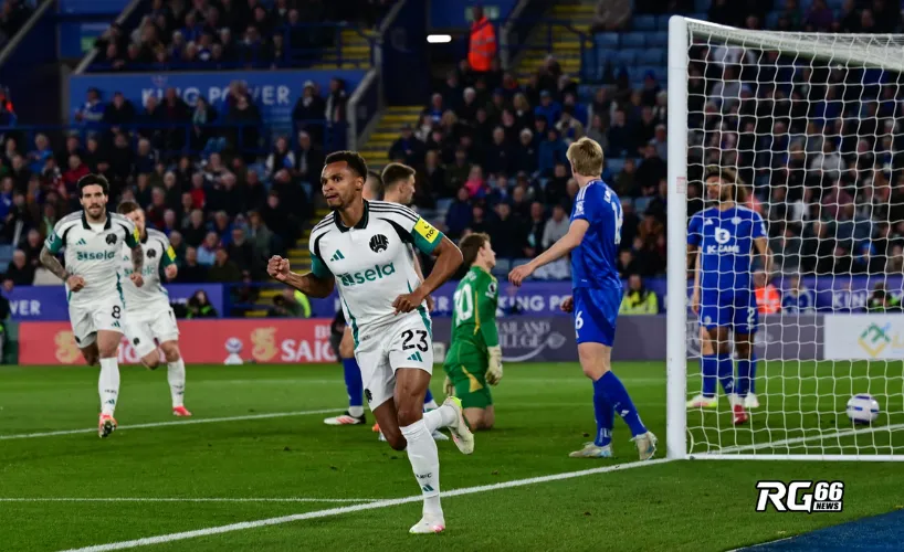 Jacob Murphy ăn mừng sau khi ghi bàn mở tỷ số cho Newcastle