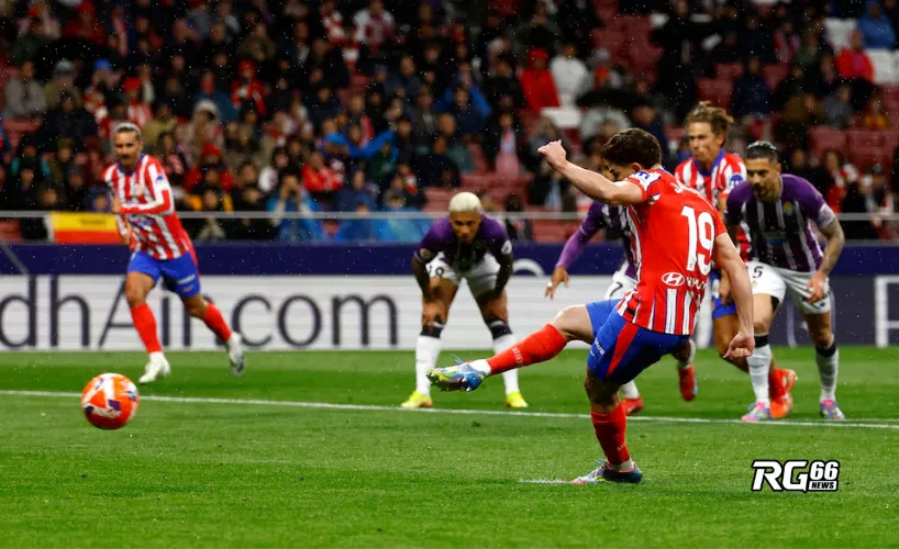 Julian Alvarez ghi bàn từ chấm phạt đền, gỡ hoà 1-1 cho Atletico