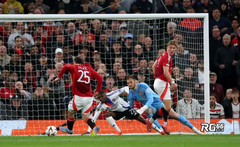 Manuel Ugarte ghi bàn mở tỷ số cho Man Utd
