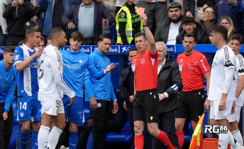 Mbappe bị treo giò do nhận thẻ đỏ trong trận Alaves