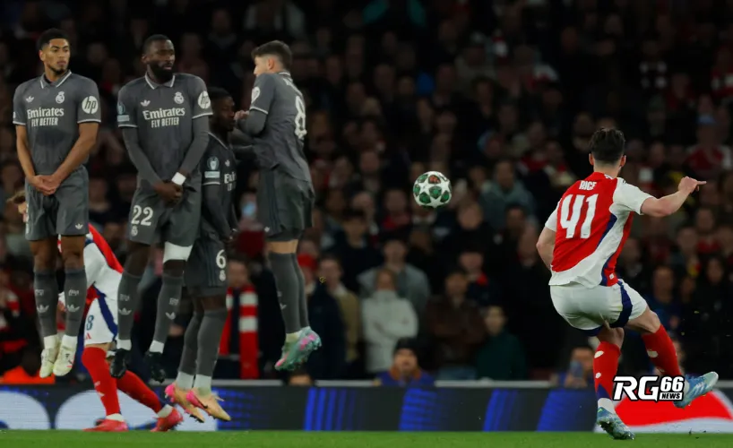 Declan Rice thực hiện cú đá phạt tuyệt vời, giúp Arsenal vươn lên dẫn trước 1-0