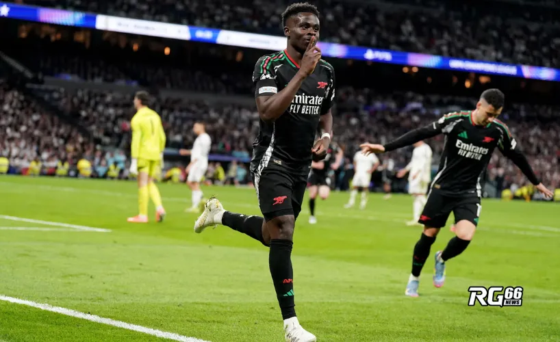 Bukayo Saka khiến khán đài im bặt sau khi mở tỷ số cho Arsenal