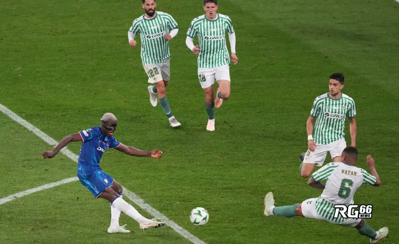 Moisés Caicedo ấn định chiến thắng 4-1 trước Real Betis của Chelsea