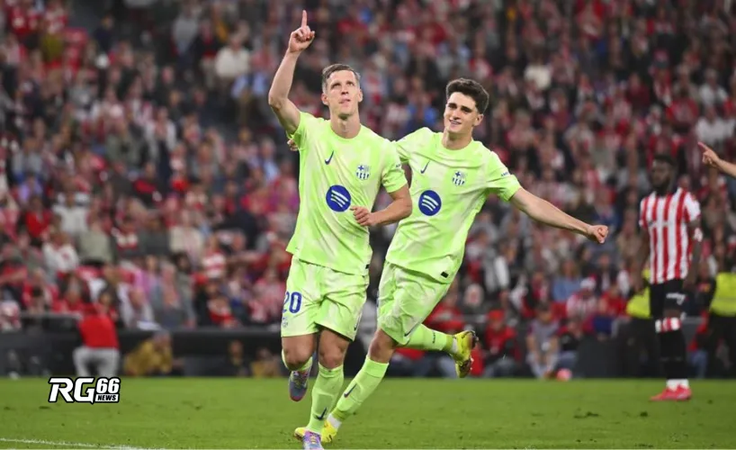 Dani Olmo ăn mừng sau khi bàn thắng thứ 3 cho Barca