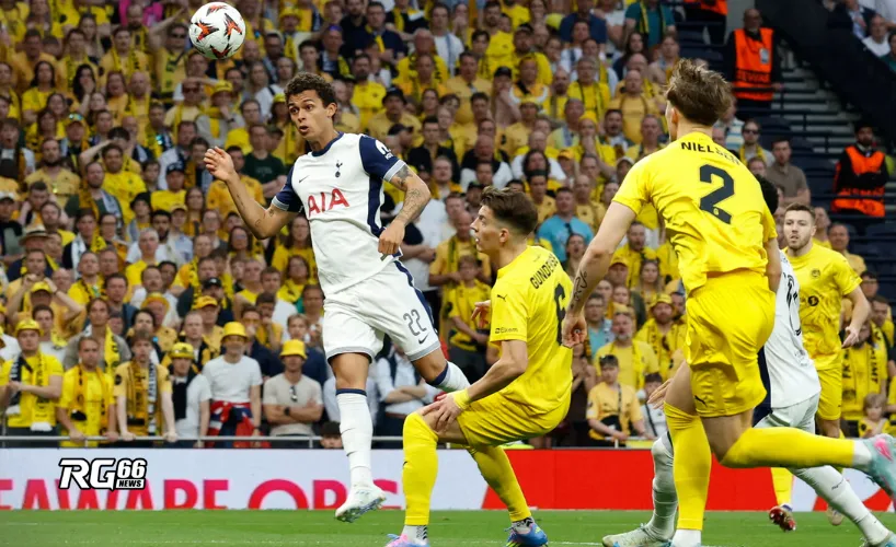 Johnson đánh đầu ghi bàn mở tỷ số cho Tottenham