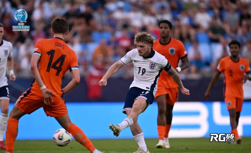 Harvey Elliott tung cú sút sấm sét ghi bàn ấn định chiến thắng 2-1 của U21 Anh