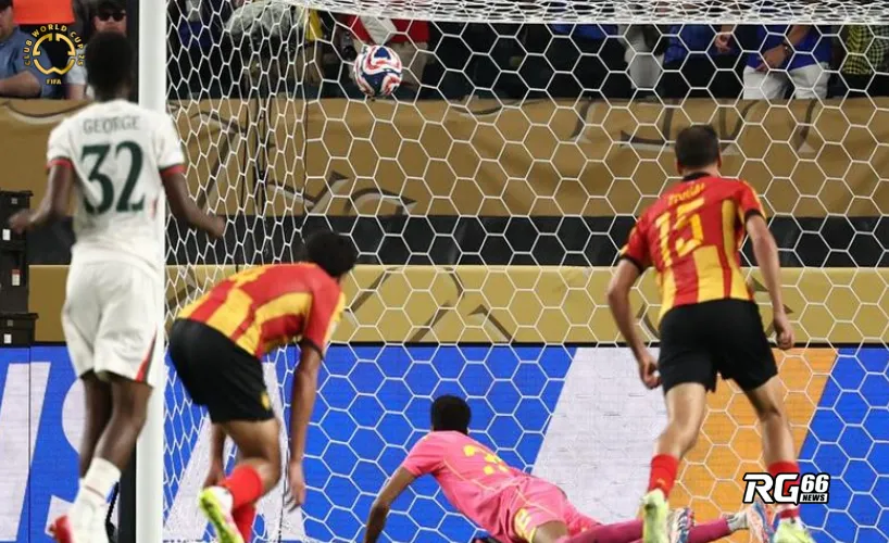 Tyrique George lập siêu phẩm ấn định chiến thắng 3-0 cho Chelsea