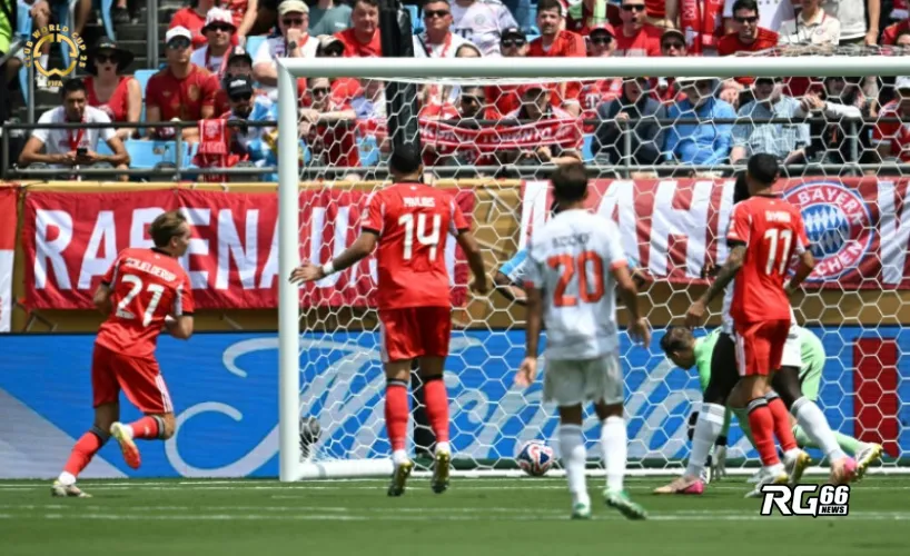 Schjelderup (phải) ghi bàn thắng quyết định cho Benfica