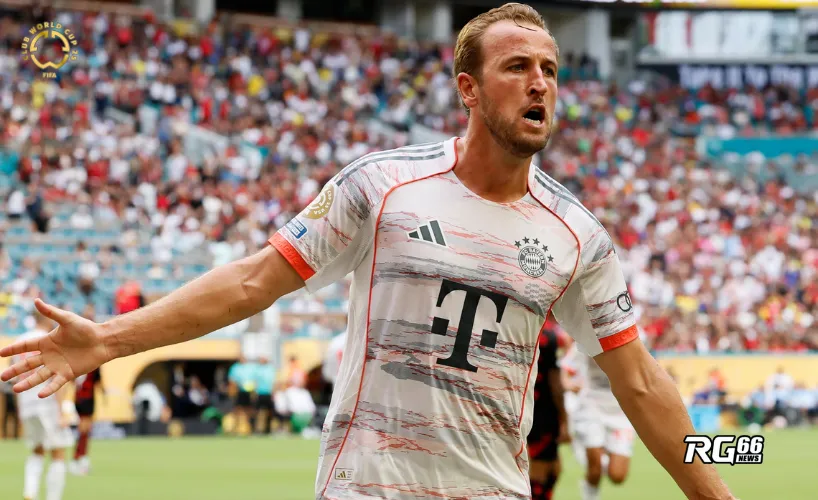 Harry Kane ăn mừng sau khi lập cú đúp cho Bayern