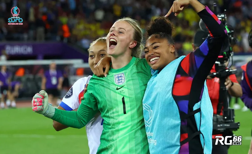 Hannah Hampton trở thành người hùng với 2 pha cứu thua penalty