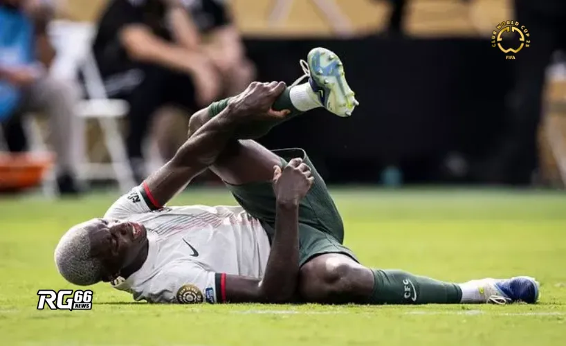 Moisés Caicedo phải rời sân vì chấn thương mắt cá chân ở phút 93