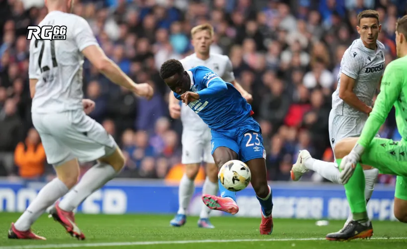 Gassama ghi cú đúp, Rangers áp đảo hoàn toàn