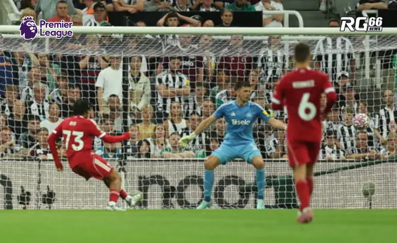 Rio Ngumoha ghi bàn ấn định chiến thắng 3-2 cho Liverpool